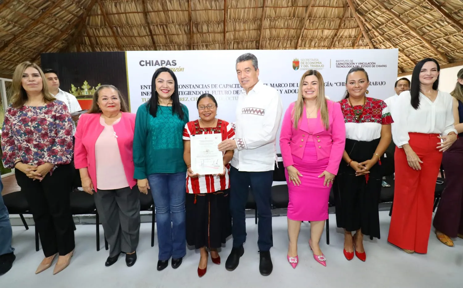 Entrega Rutilio Escandón constancias de capacitación en el marco de la estrategia Chiapas sin trabajo infantil