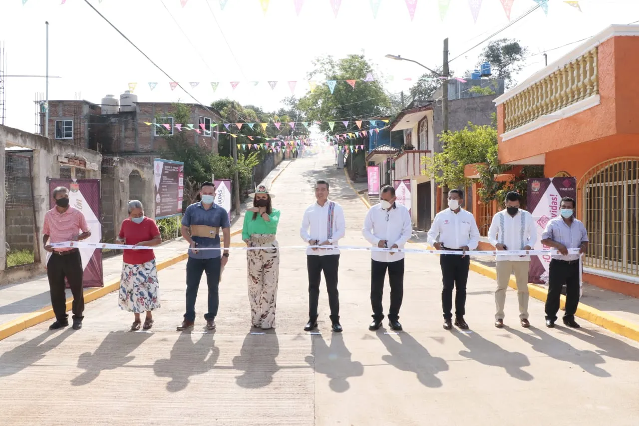En Tapachula, inaugura Rutilio Escandón pavimentación mixta en la Colonia Lázaro Cárdenas