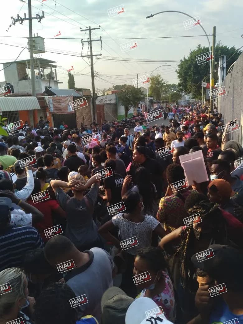 Migrantes realizan desmanes en Regulación Migratoria de Tapachula.