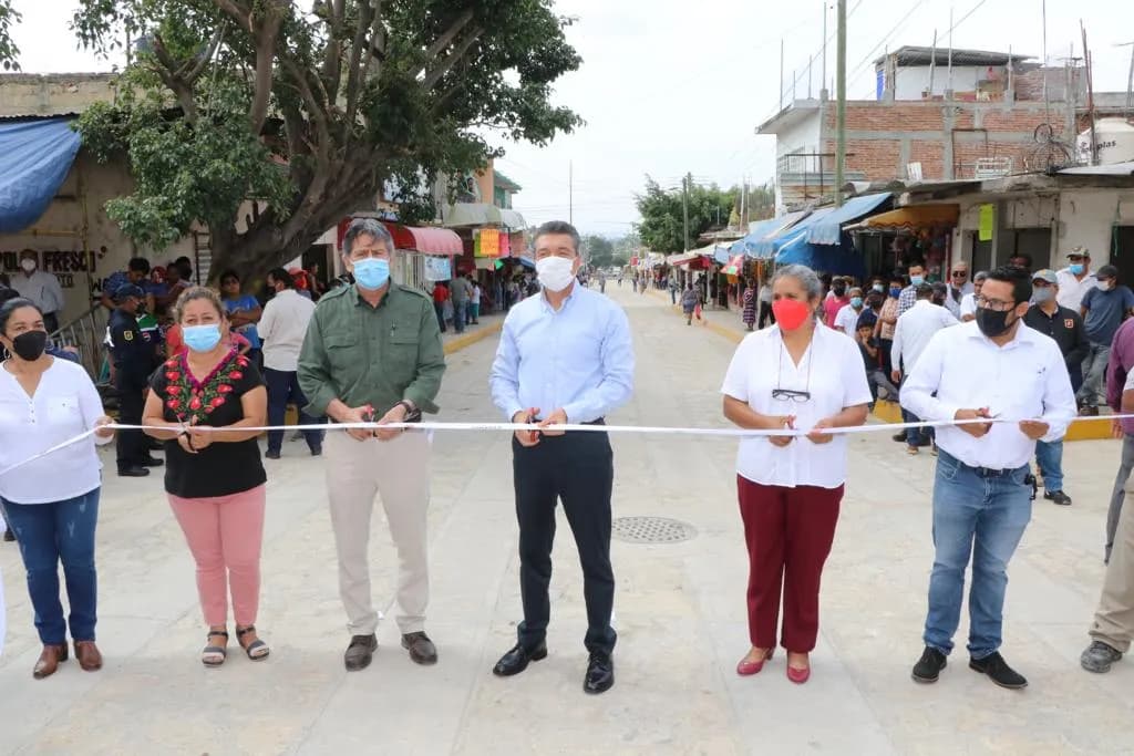 En Tuxtla Gutiérrez, Rutilio Escandón entrega obras de pavimentación de calles