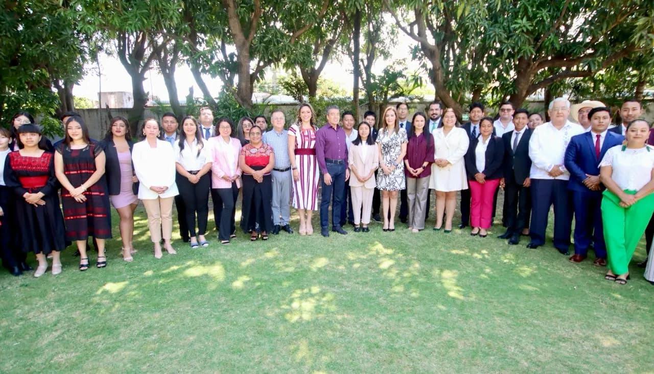 Rutilio Escandón reconoce a participantes del 14 Parlamento Juvenil “Enoch Cancino Casahonda”