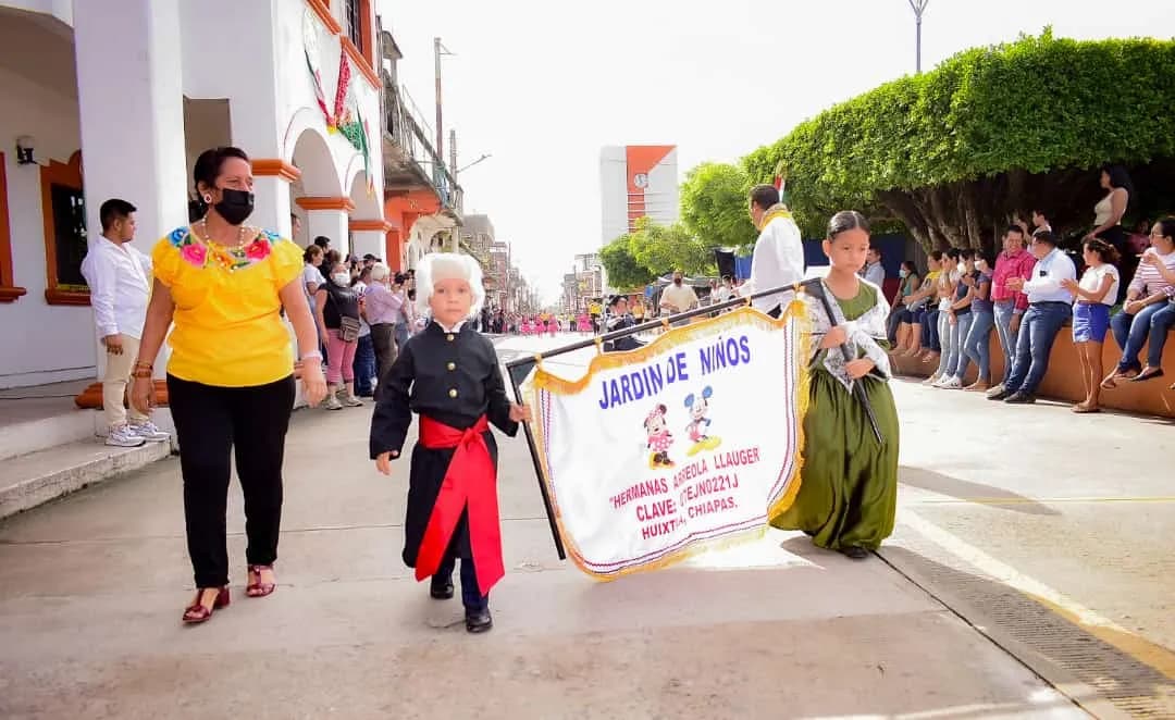 Se llevó a cabo el desfile Cívico en conmemoración del 13 de septiembre, conmemorando la ”Gesta heroica de los niños héroes de Chapultepec”.