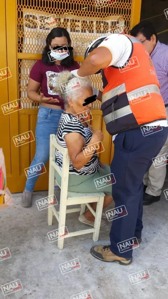 Atiende SAE a señora de la tercera edad que cayó de unas escaleras.