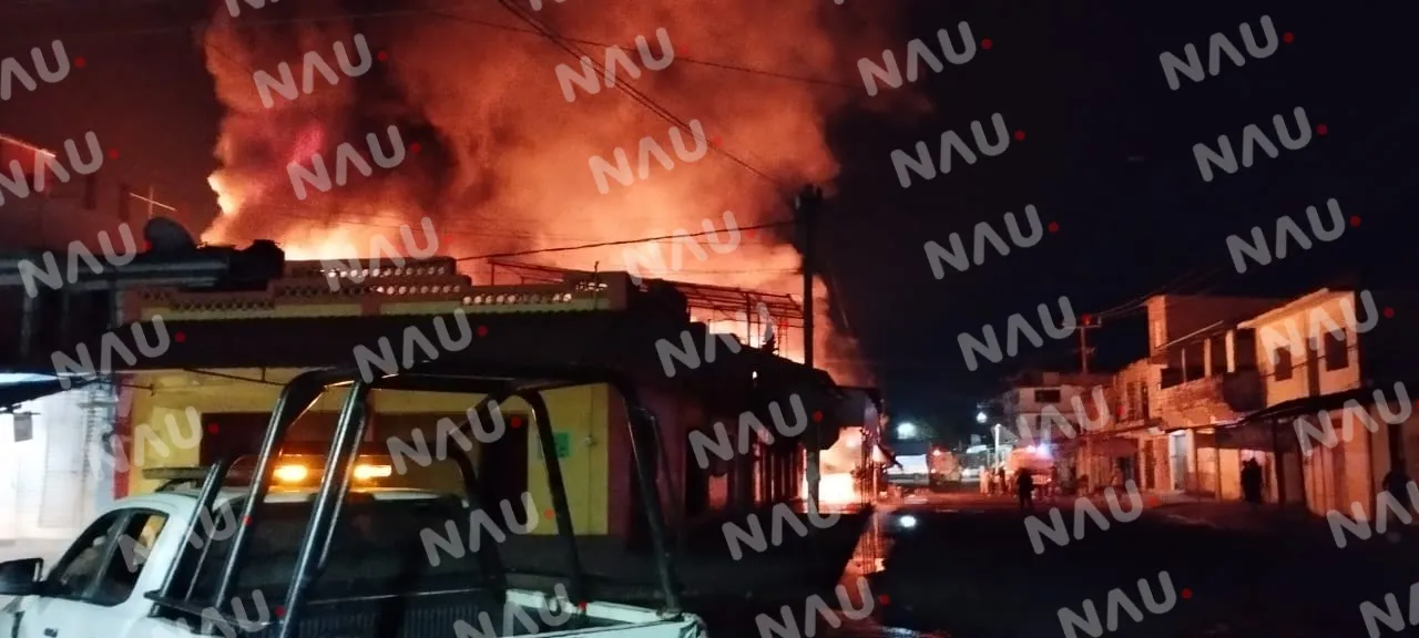Se incendia negocio de venta de plástico denominado el Palenque en Suchiate