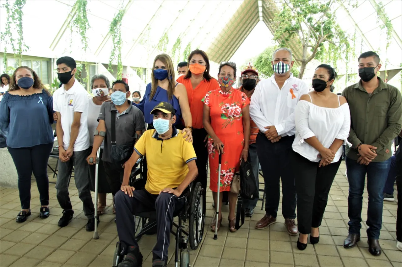 BRINDAN ATENCIÓN ODONTOLÓGICA A DISCAPACITADOS DE TAPACHULA