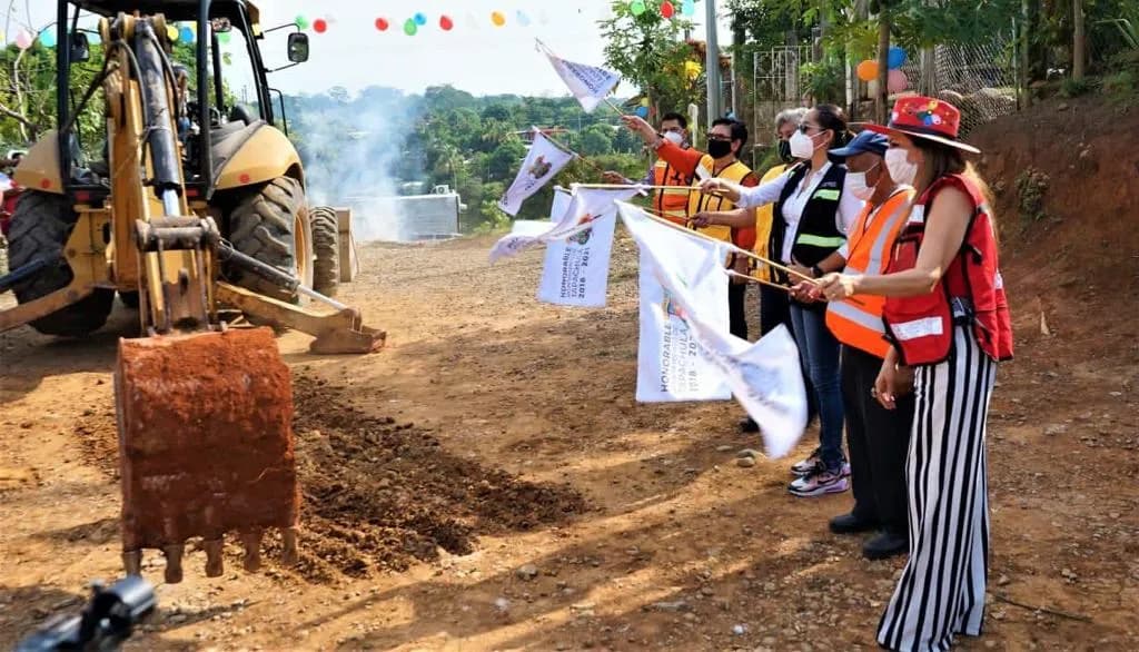 EN COLONIA JUÁREZ, AYUNTAMIENTO DE TAPACHULA INICIA OBRA DE PAVIMENTACIÓN MIXTA