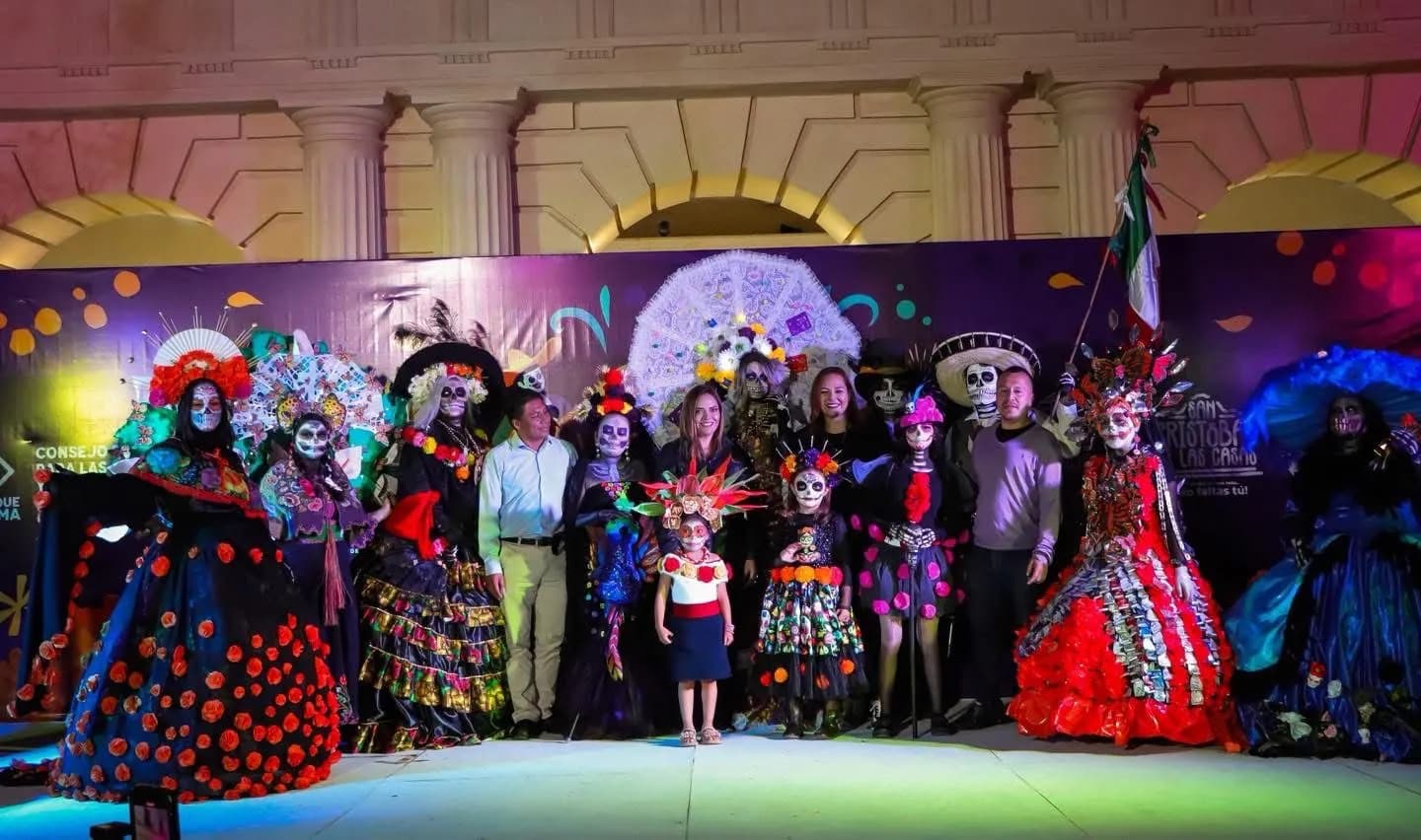 Color, arte y tradición brillan en el Concurso de Catrinas y Catrines 2025 en San Cristóbal