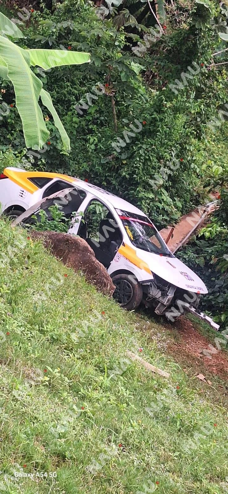 Taxi del sitio Colón aparece desvalijado 48 horas después de violento asalto en Tapachula