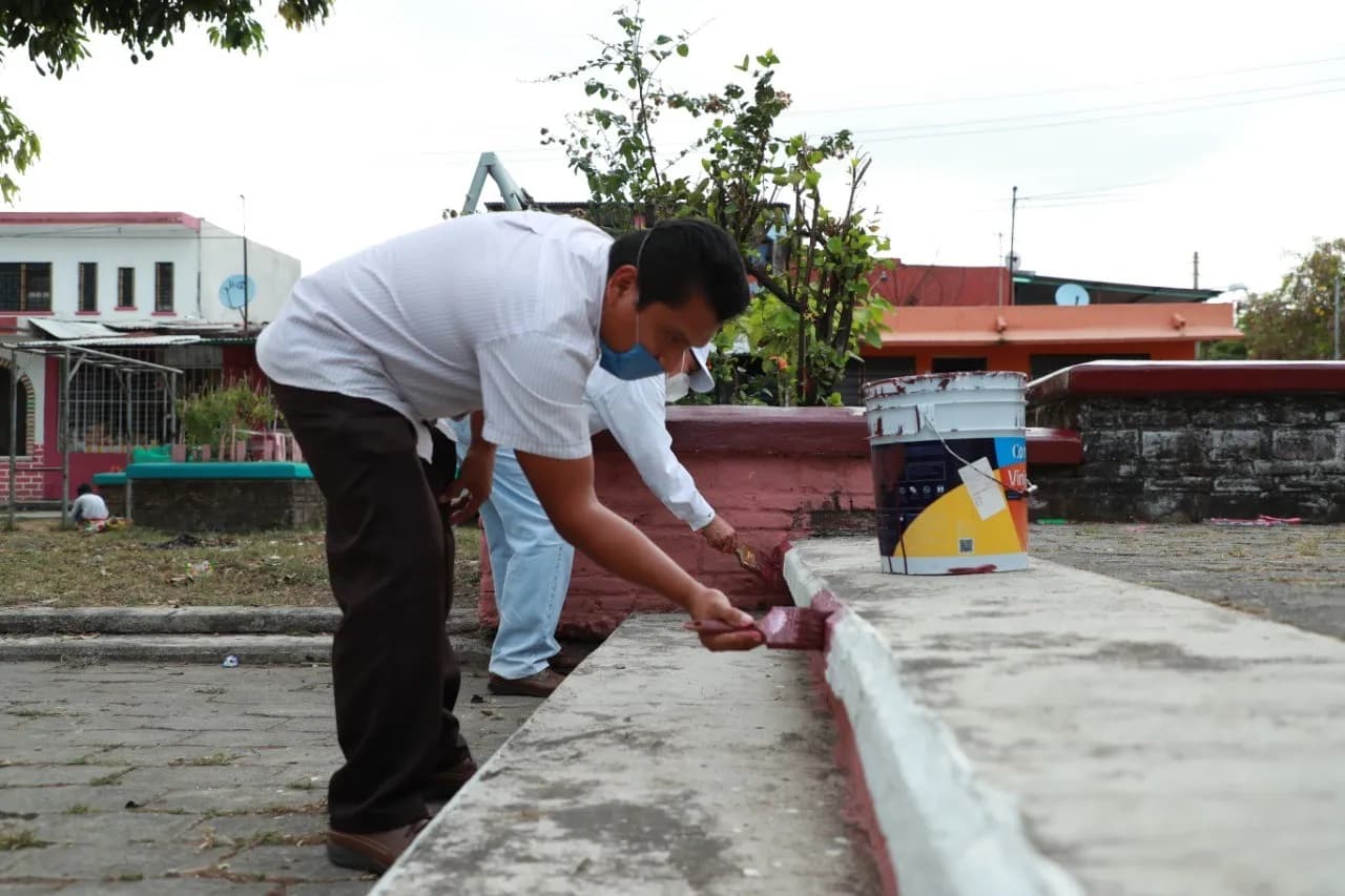 CONTINÚA REHABILITACIÓN DE PARQUES Y ESPACIOS PÚBLICOS EN COLONIAS DE TAPACHULA