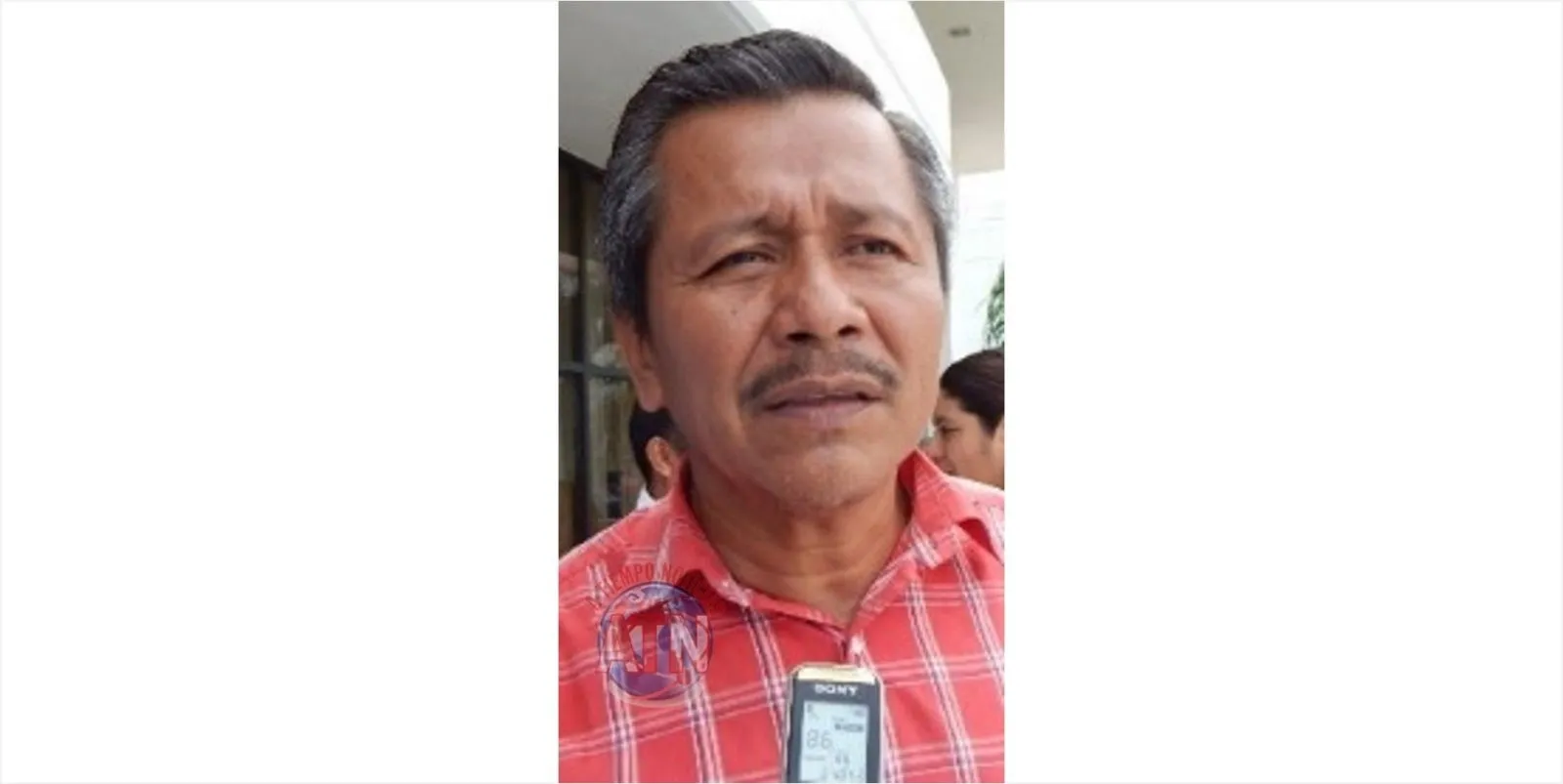 Por tomar una foto detienen a ex secretario municipal de Tapachula