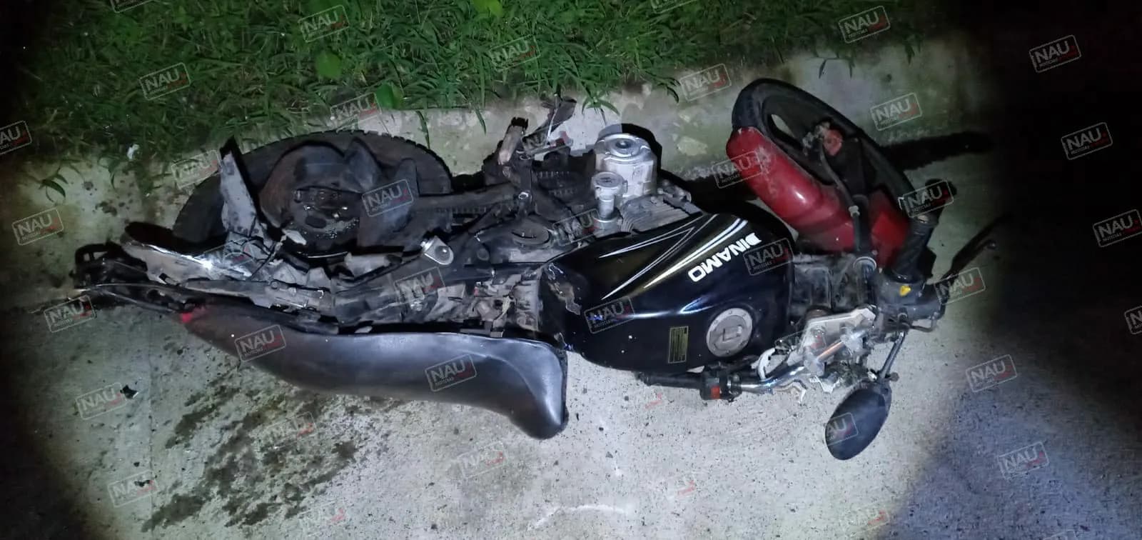Motociclista muere al ser atropellado en la carretera costera.