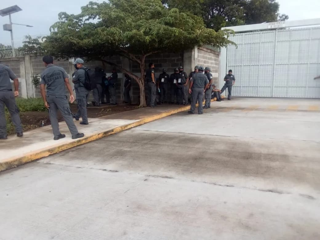 Paran labores policías de seguridad privada que resguardan el centro de justicia Federal