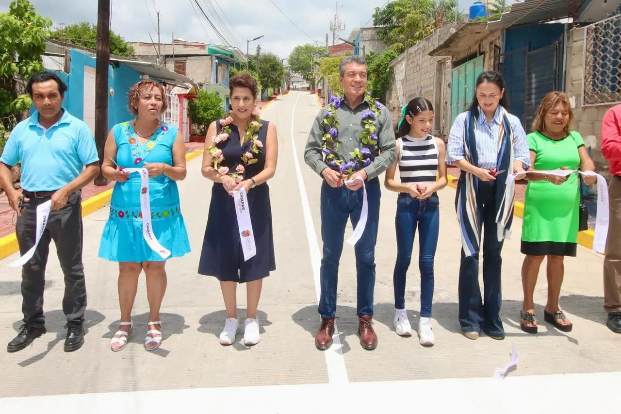 Rutilio Escandón inaugura pavimentación en la colonia Potinaspak, de Tuxtla Gutiérrez