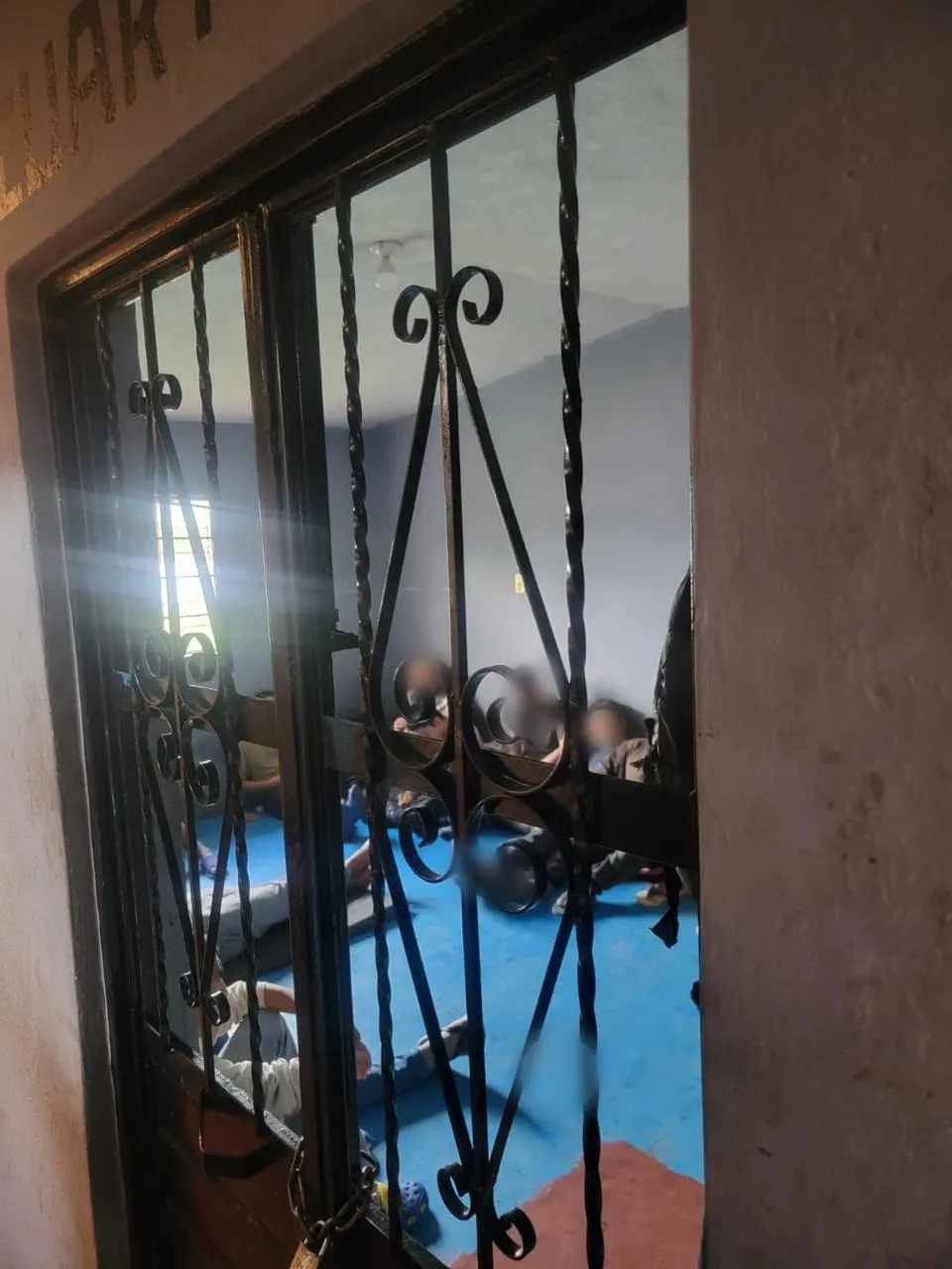 Rescatan a más de 35 personas y clausuran centro de rehabilitación en San Cristóbal de Las Casas