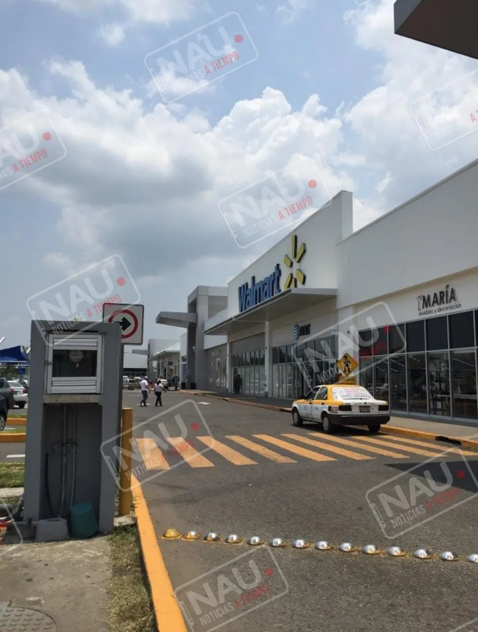 Roban computadora de un vehículo en plaza galerías