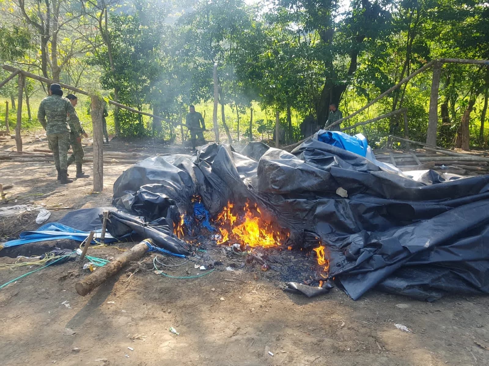 FGR ASEGURA EN CATEO CAMPAMENTO CLANDESTINO DE TRÁFICO DE MIGRANTES