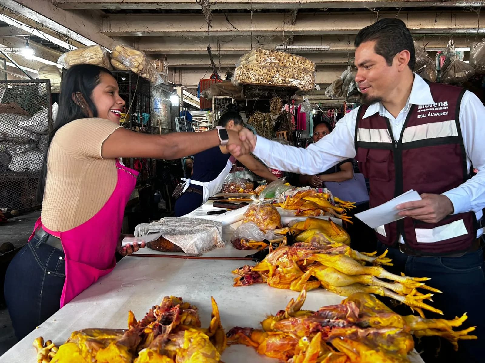 ESLI ÁLVAREZ ARZATE, RECORRE MERCADO SAN JUAN DE TAPACHULA