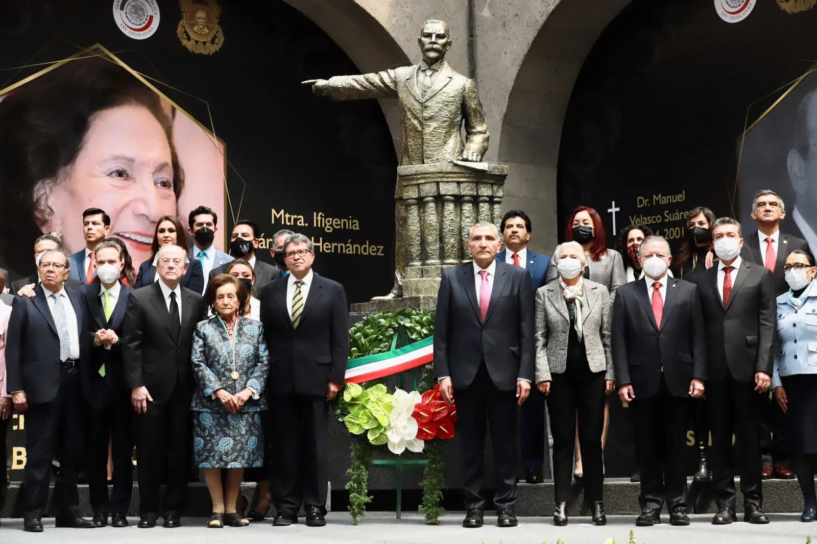 Asiste Rutilio Escandón a entrega de la Medalla de Honor Belisario Domínguez a Ifigenia Martínez y Manuel Velasco-Suárez