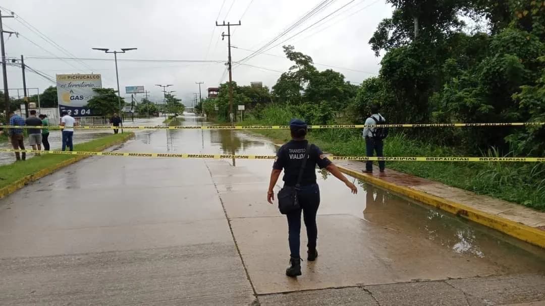 Mantiene SSyPC dispositivos de seguridad vial en tramos carreteros por lluvias en Chiapas