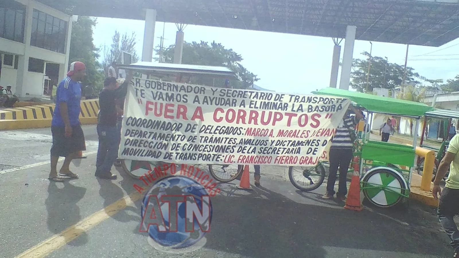 Transportistas bloquean carretera en Pijijiapan