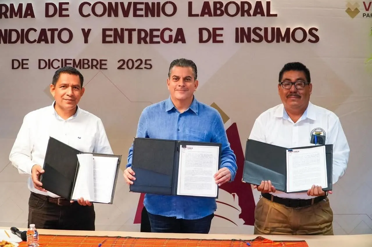 Yamil Melgar firma convenio laboral con trabajadores del Ayuntamiento de Tapachula