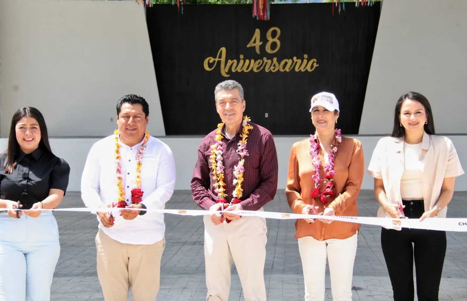 Tras 47 años de abandono, Rutilio Escandón moderniza Plaza Cívica del municipio de Osumacinta