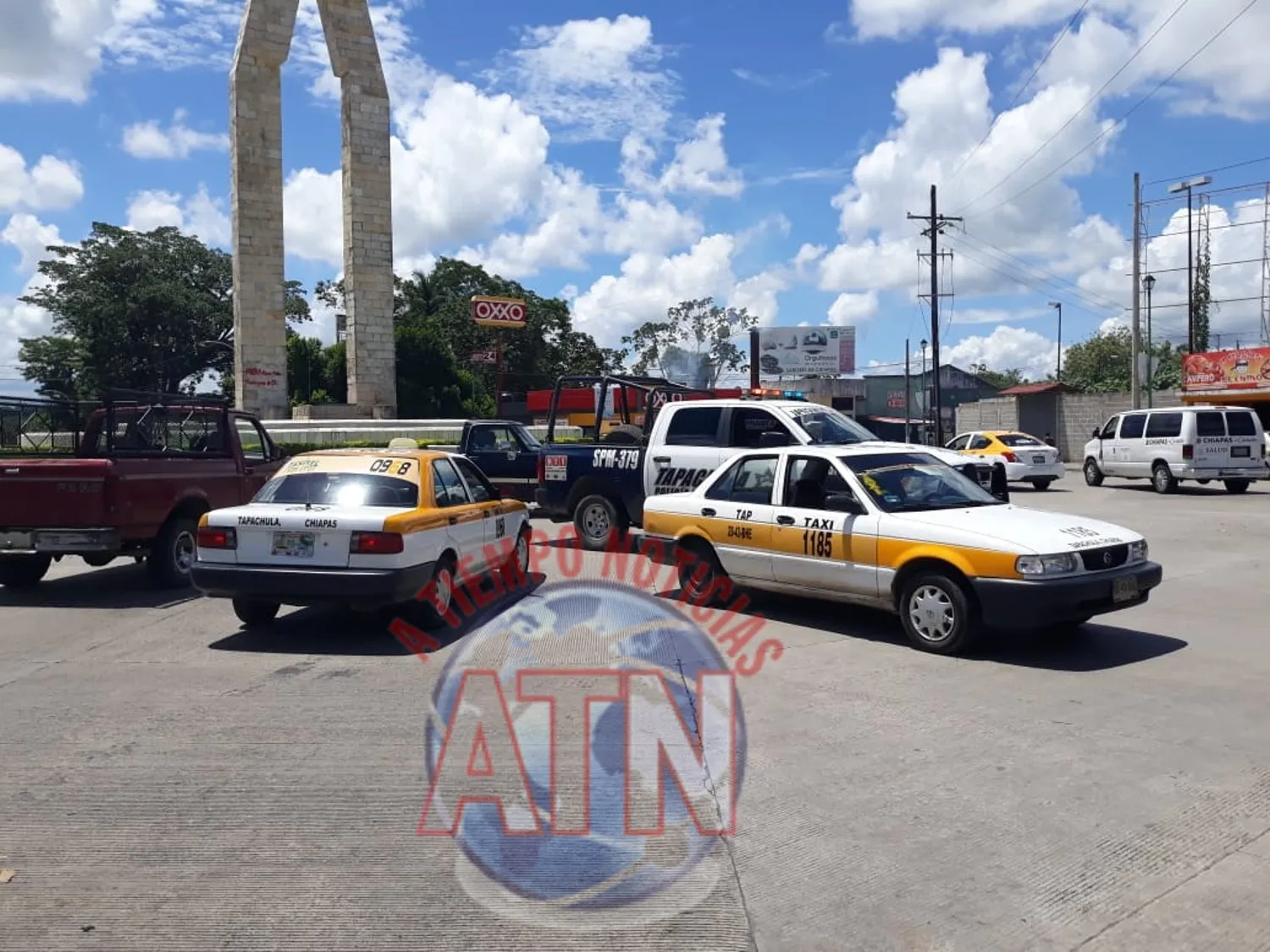 Conductores se dan de golpes luego de chocar