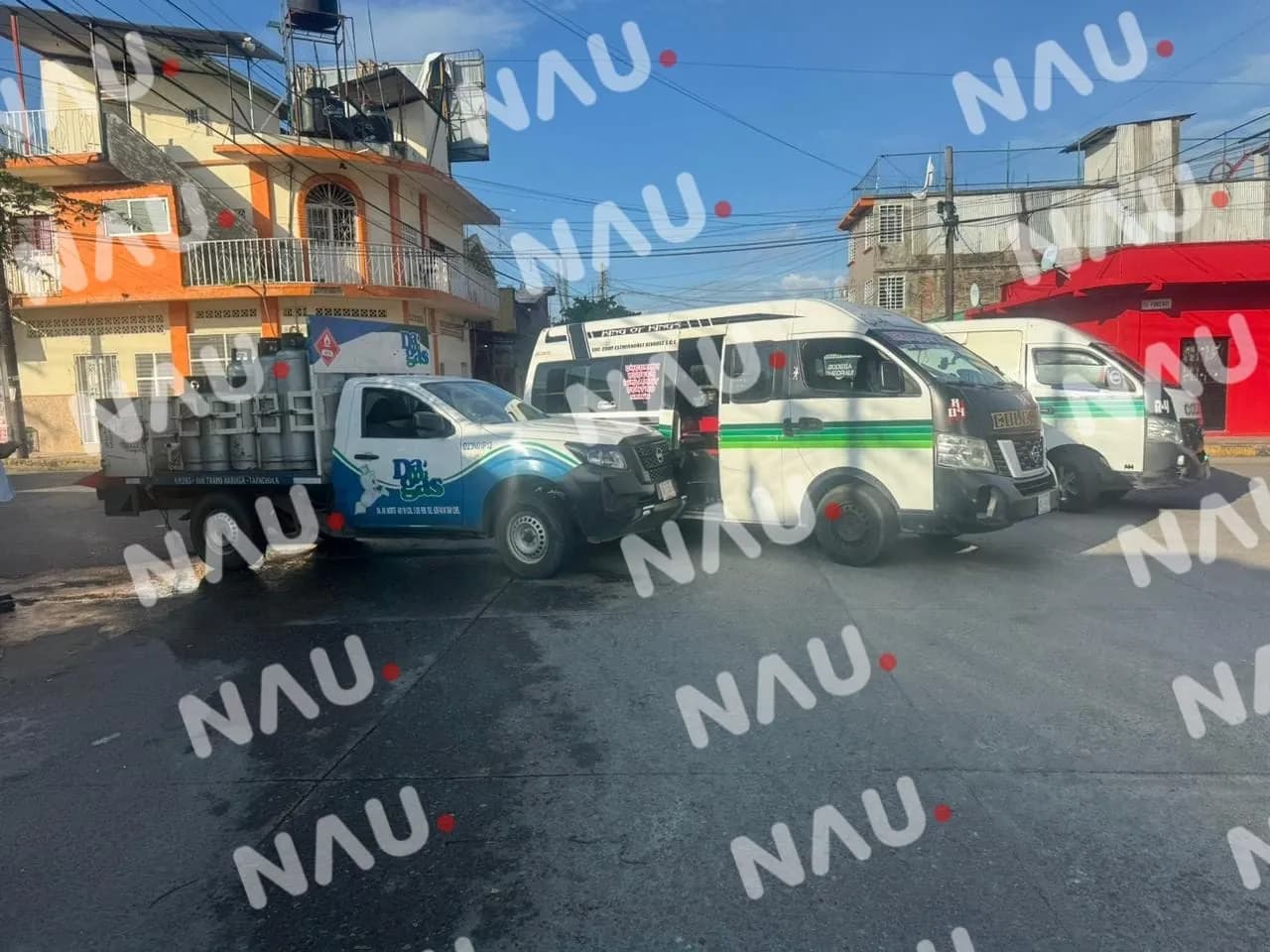 Accidente en la 18 Calle Poniente y 6 Sur deja solo daños menores