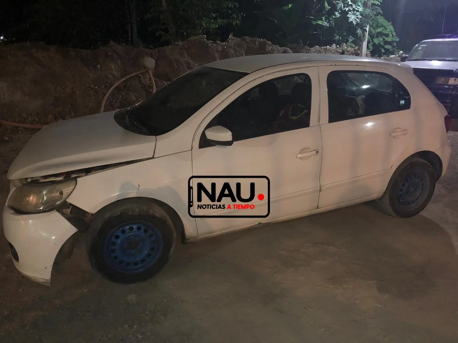 Abandonan vehículo chocado