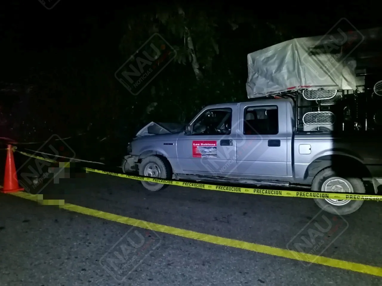 Muere motociclista al invadir carril contrario y chocó contra una camioneta
