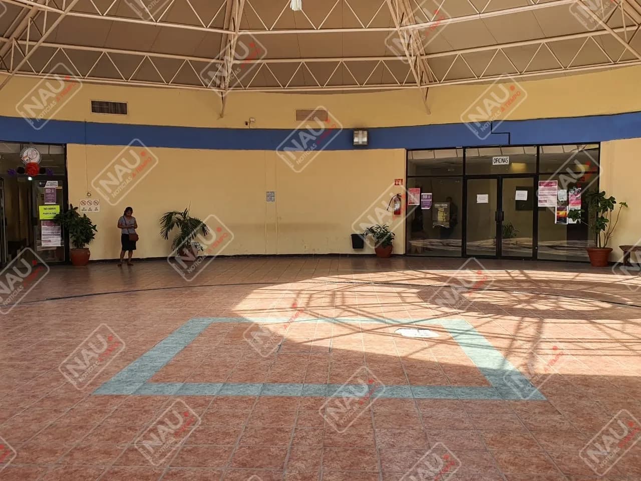 En el primer cuadro de la ciudad entran a robar a una tienda de ropa íntima