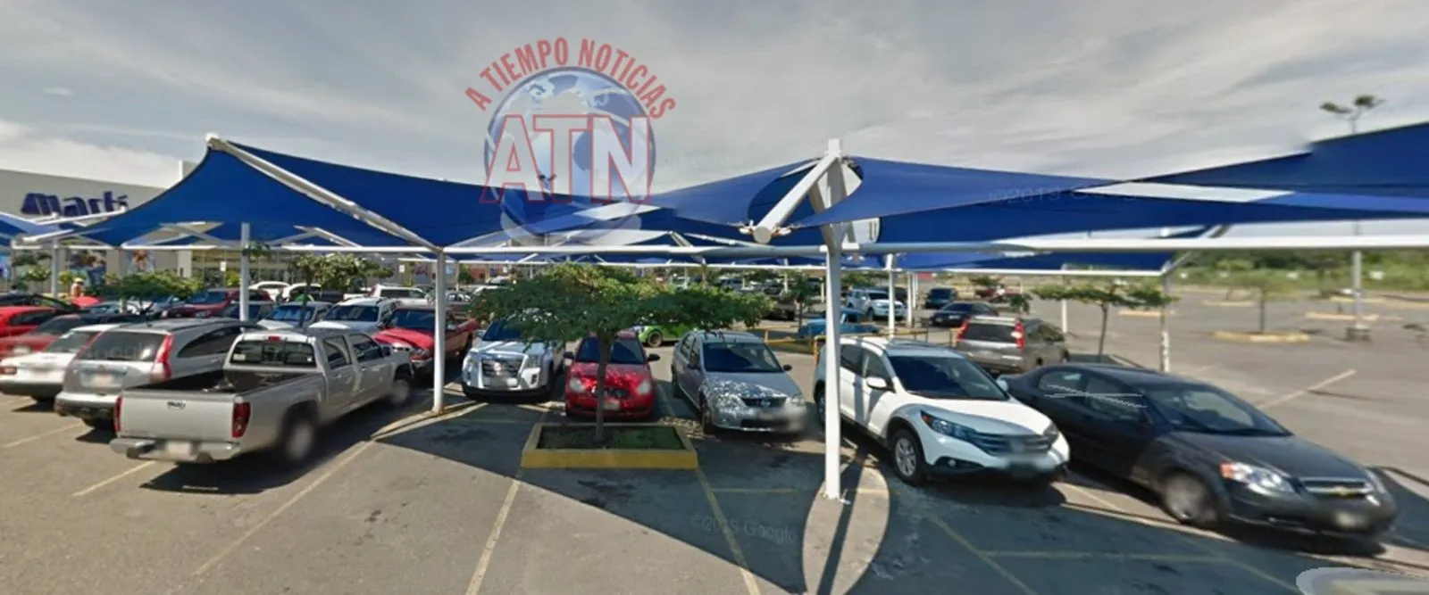 Asaltan a joven en el estacionamiento de Plaza Galerías