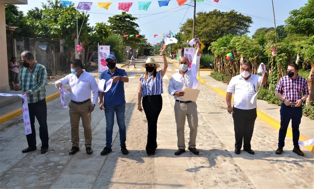 ROSY URBINA CONCLUYE EL 2021 ENTREGANDO OBRA DE PAVIMENTACIÓN EN COLONIA EL DIAMANTE DE TAPACHULA