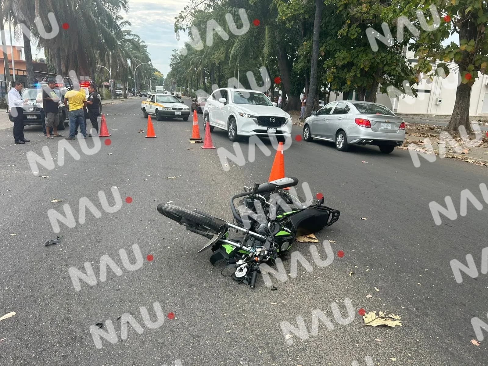 Una pareja que viajaban en una motocicleta chocaron contra camioneta