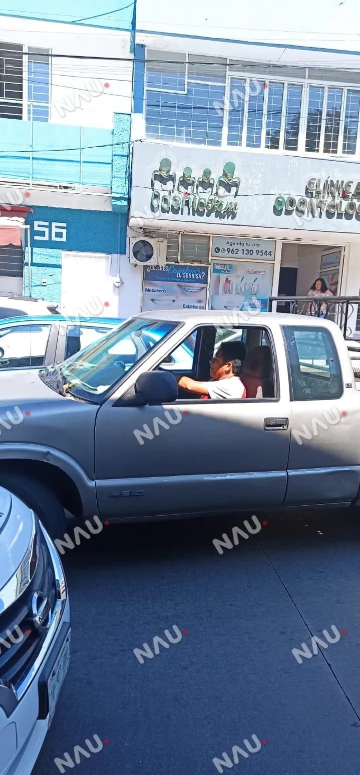 Conductor tramposo golpea un carro y se da a la fuga