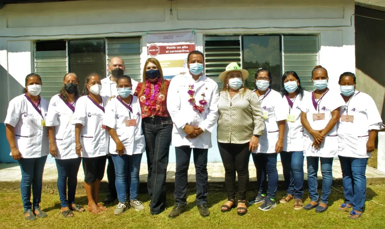 ROSY URBINA ATESTIGUA CERTIFICACIÓN DE COMUNIDAD SALUDABLE AL EJIDO RÍO FLORIDO