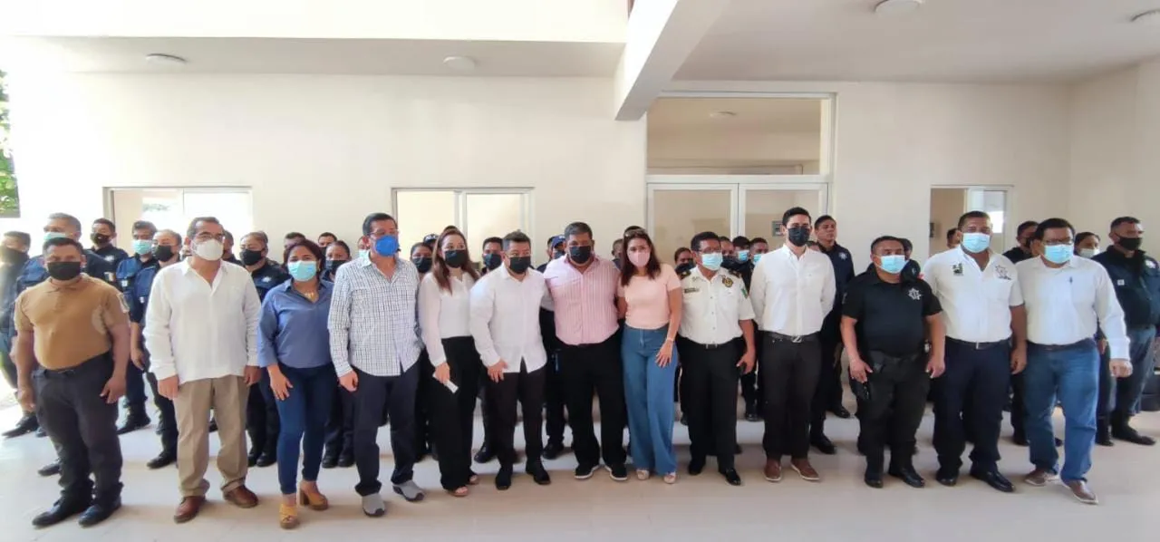 ALCALDE DE HUIXTLA C.P. CARLOS EDUARDO SALAZAR GAM DA INICIO A LOS CURSOS DE PROFESIONALIZACIÓN A ELEMENTOS DE LA POLICÍA MUNICIPAL