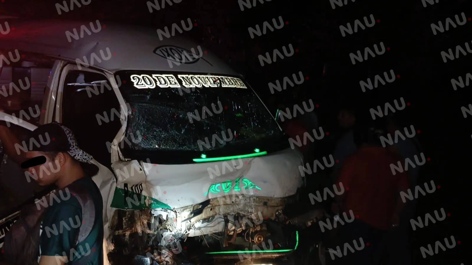 Choque de colectiva y camioneta deja 14 heridos