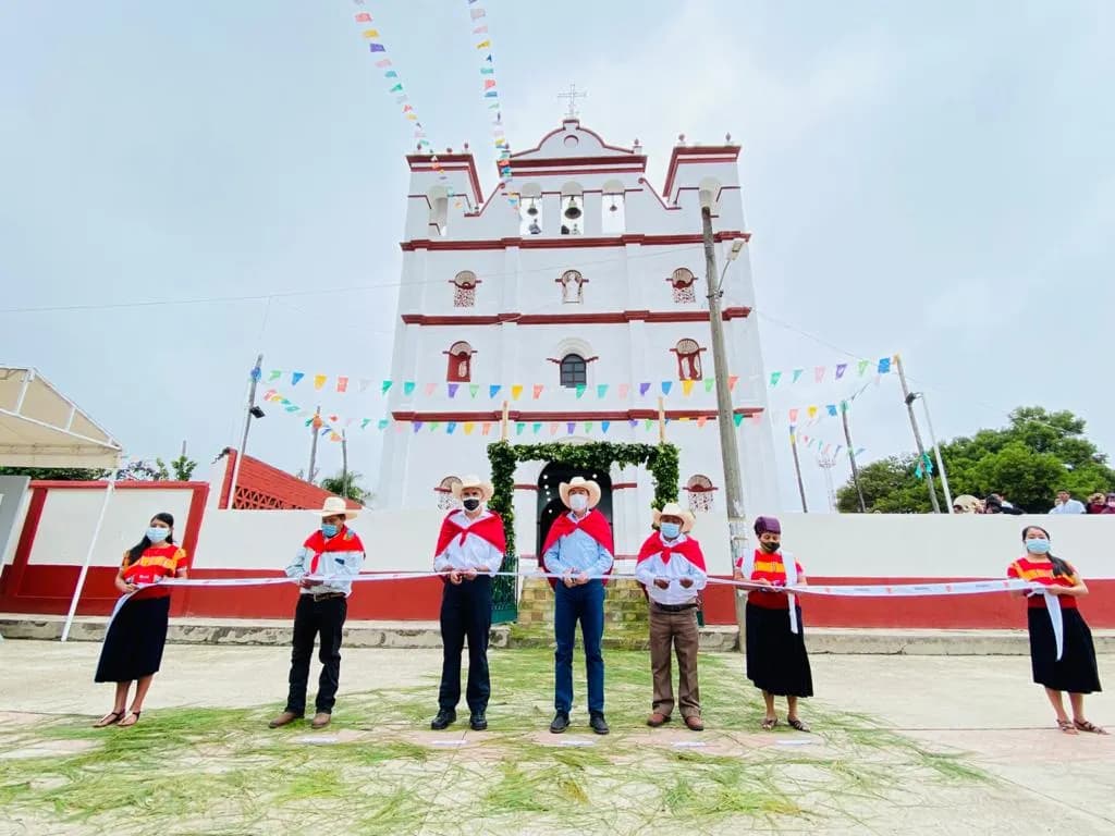 Inaugura Rutilio Escandón restauración del Templo de San Francisco en Amatenango del Valle