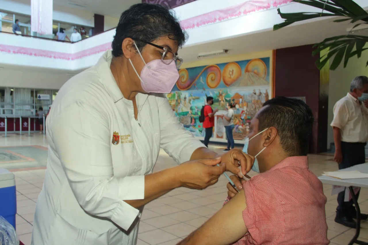 SALUD MUNICIPAL INSTALA MÓDULO DE VACUNACIÓN CONTRA LA INFLUENZA EN ALCALDÍA DE TAPACHULA