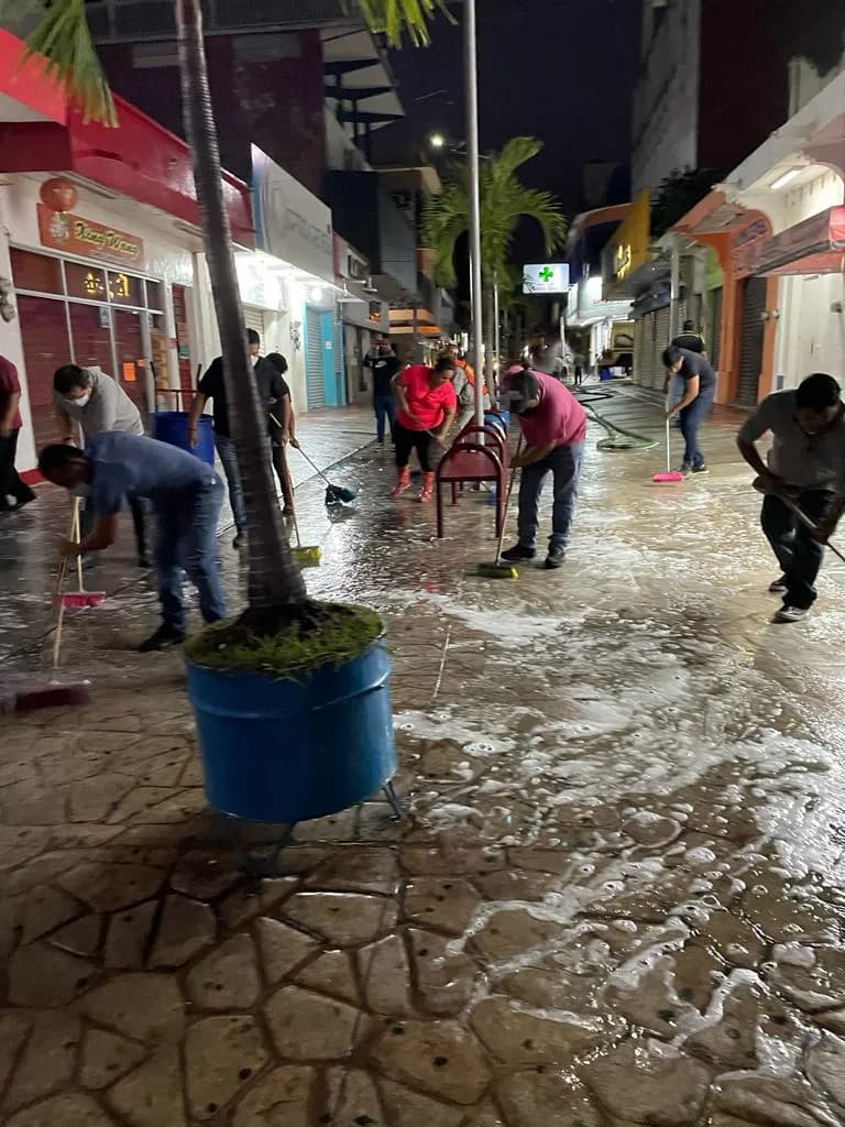 SE REALIZA EL SANEAMIENTO DEL SENDERO PEATONAL