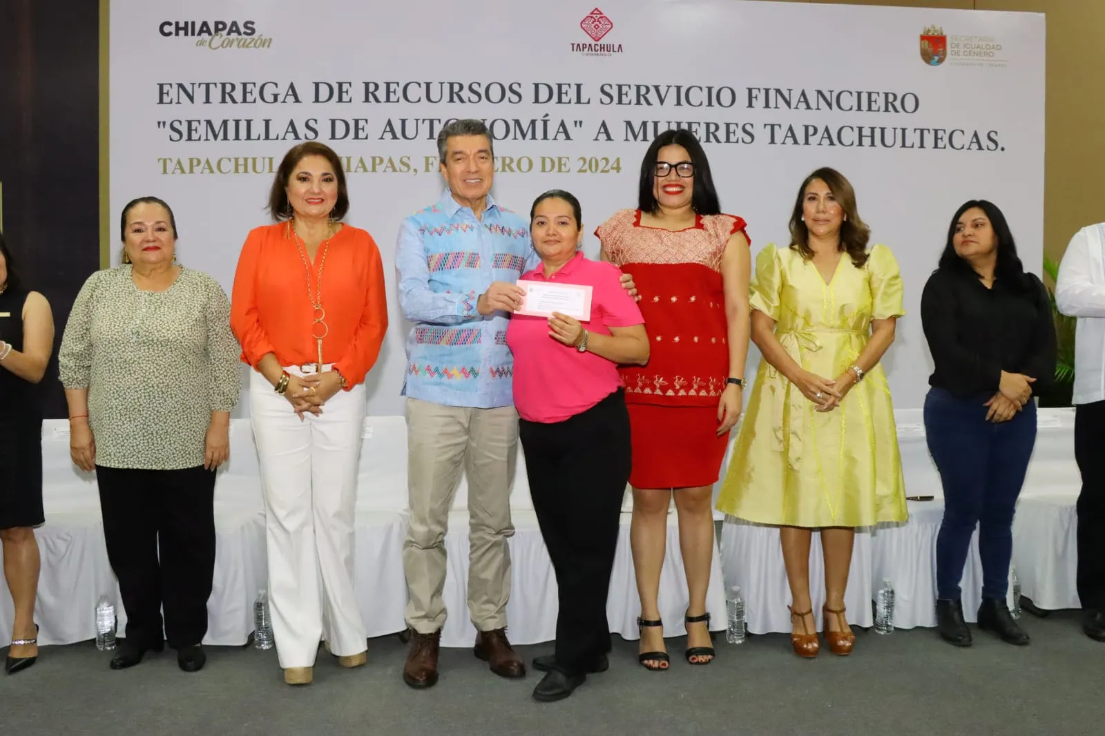 En Tapachula, beneficia Rutilio Escandón a mujeres con microcréditos “Semillas de Autonomía”