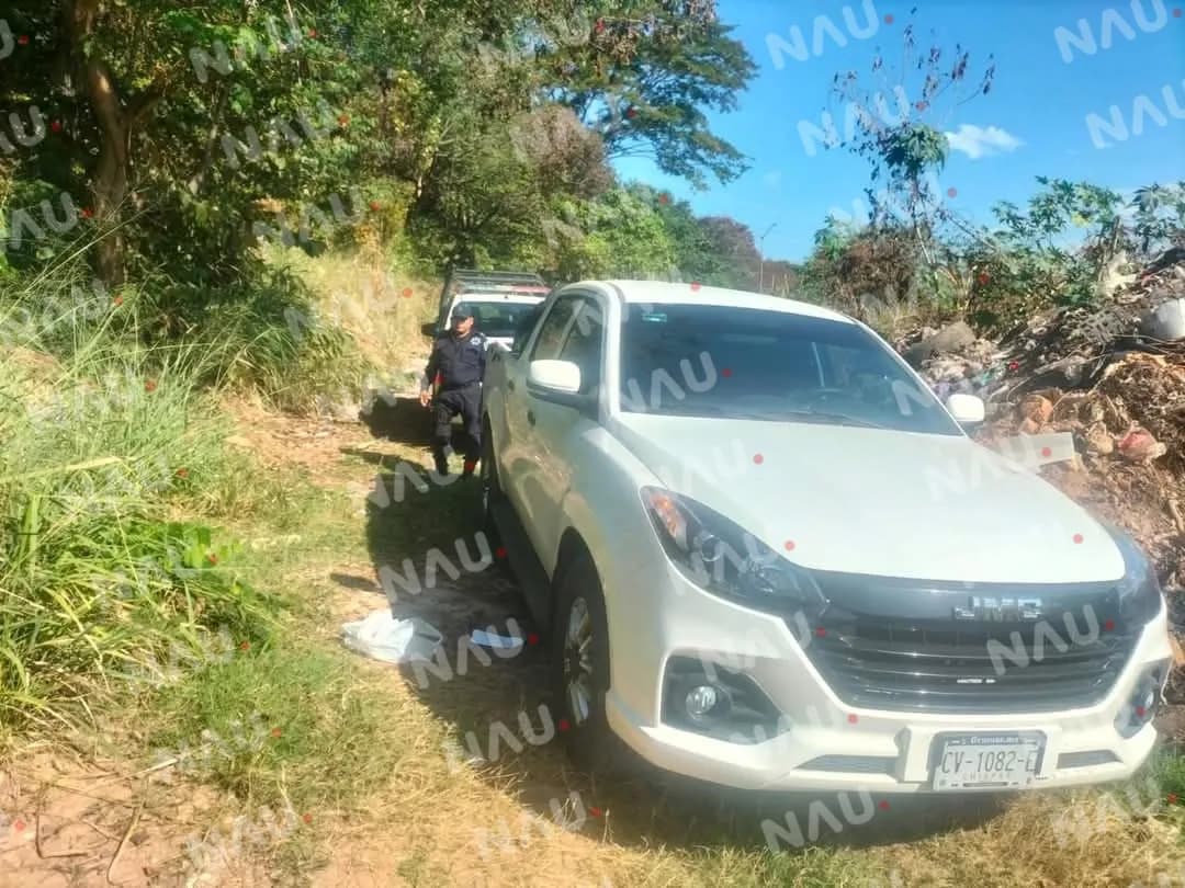 Localizan camioneta robada con en el mercado San Juan