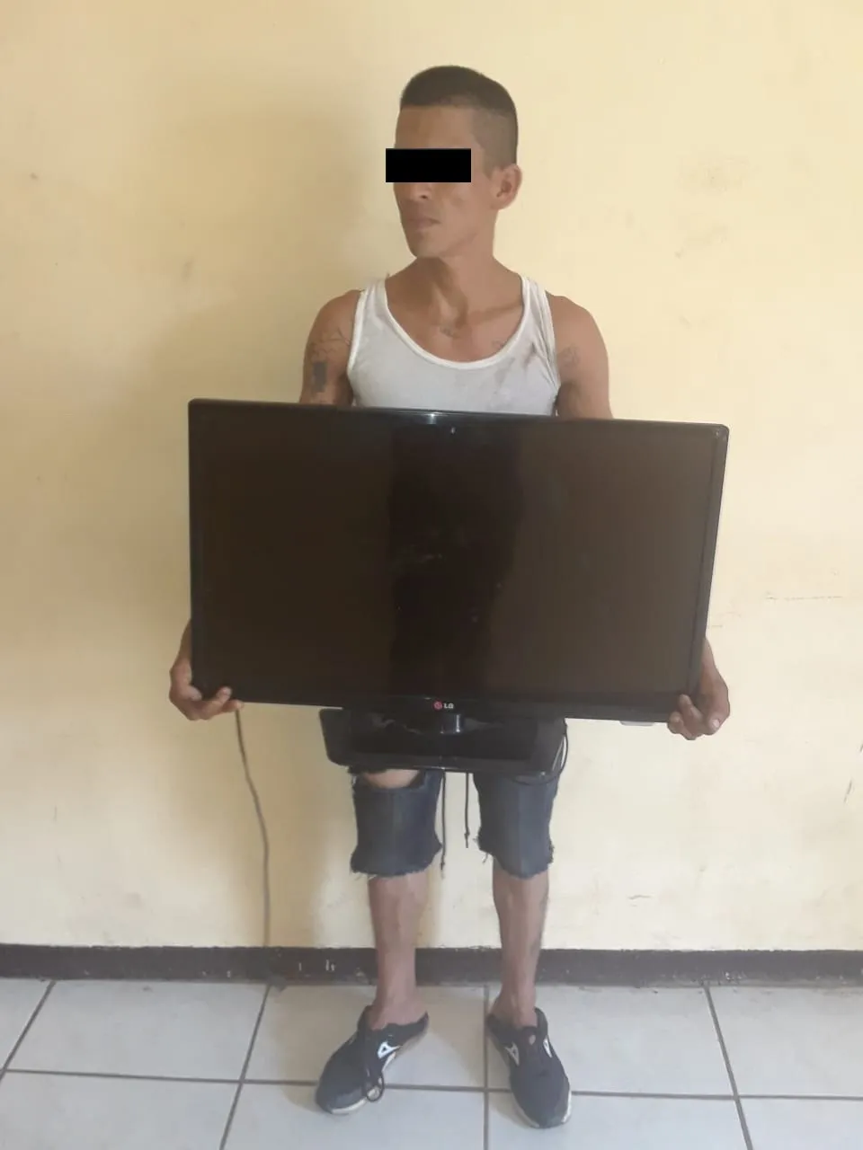 POLICÍAS MUNICIPALES DETIENEN A SUJETO POR ROBO A CASA HABITACIÓN