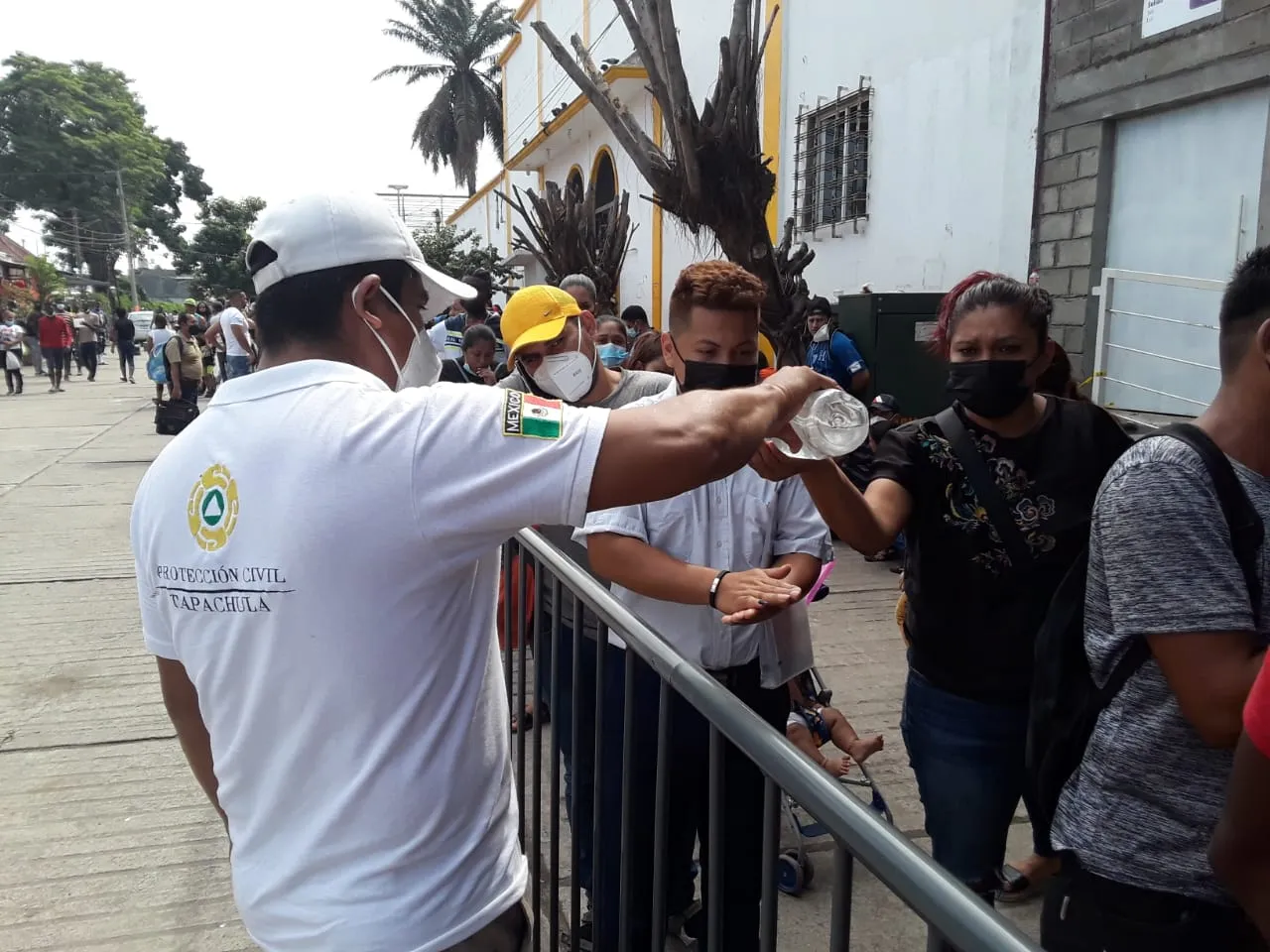 INTENSIFICAN MEDIDAS DE PREVENCIÓN POR COVID-19 ENTRE MIGRANTES EN TAPACHULA