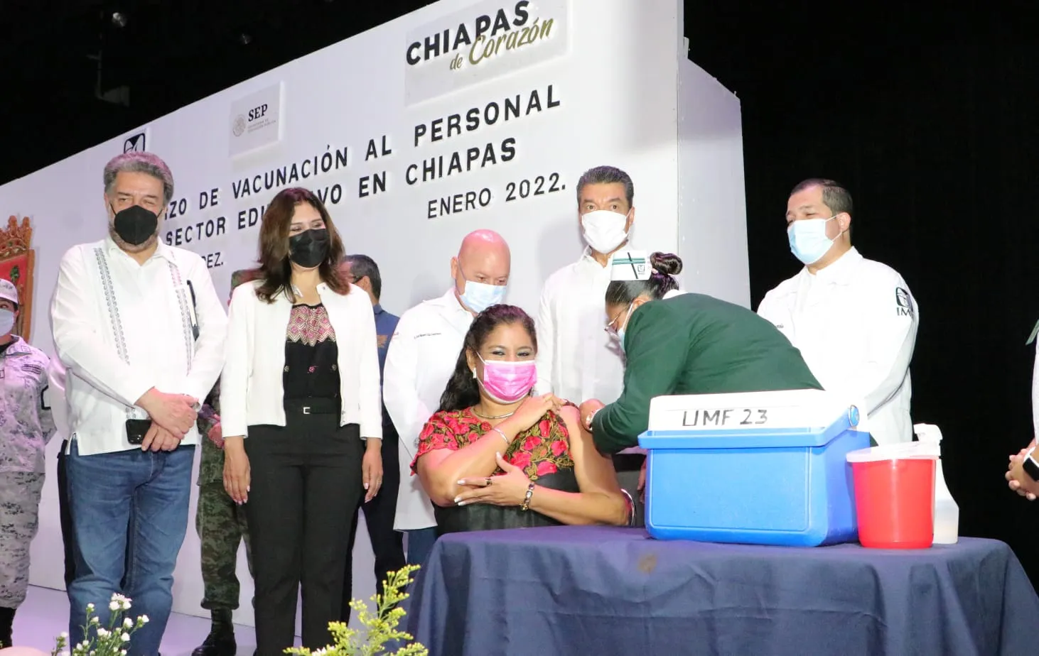 Encabeza Rutilio Escandón arranque de vacunación de refuerzo contra COVID-19 al sector educativo