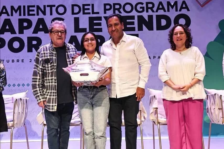 Eduardo Ramírez y Paco Ignacio Taibo II ponen en marcha el programa Chiapas Leyendo por la Paz