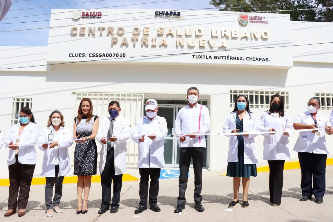 Rutilio Escandón entrega reconversión del Centro de Salud Urbano a habitantes de Patria Nueva, en Tuxtla Gutiérrez