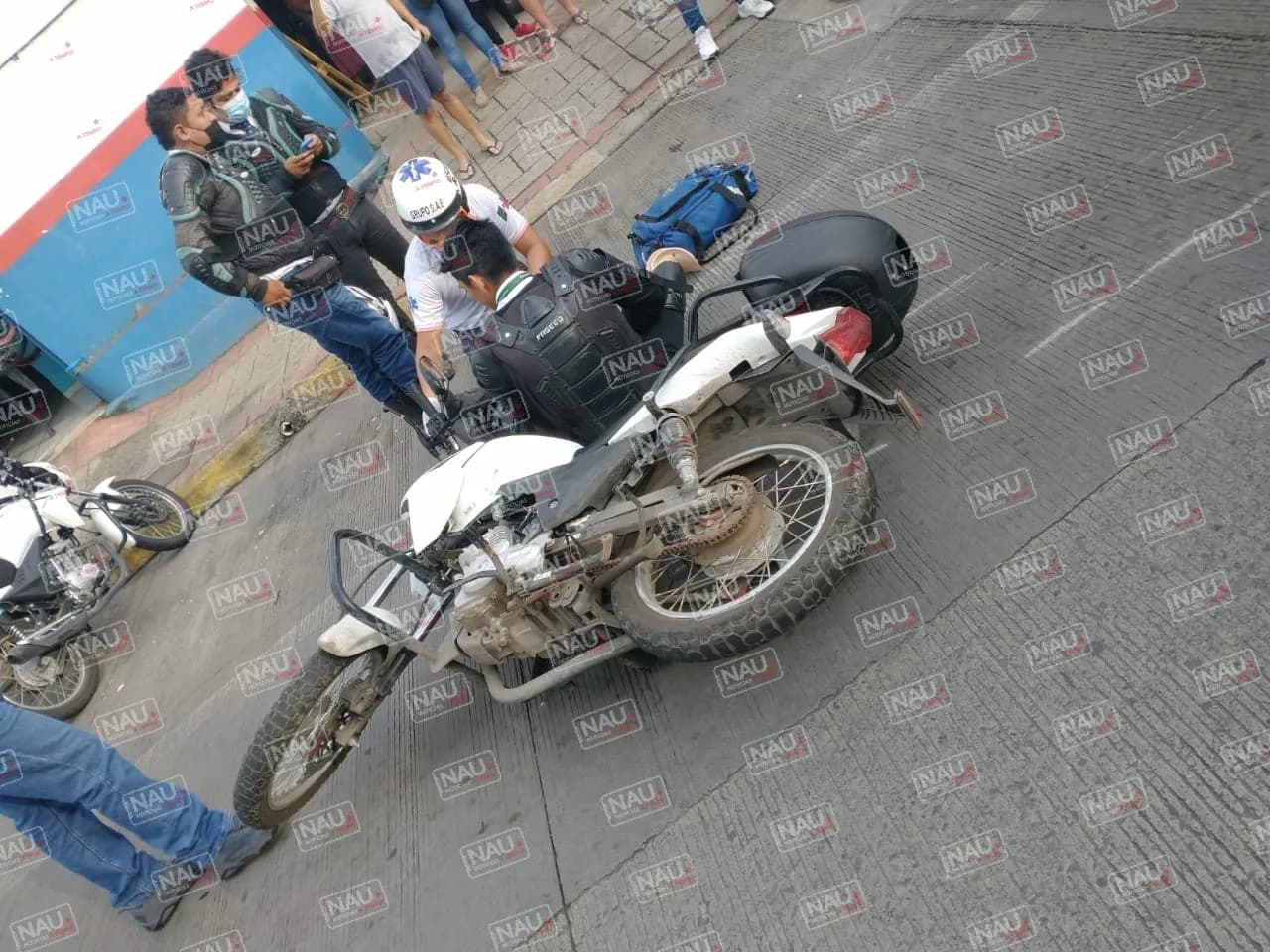 Chocan dos motociclistas.