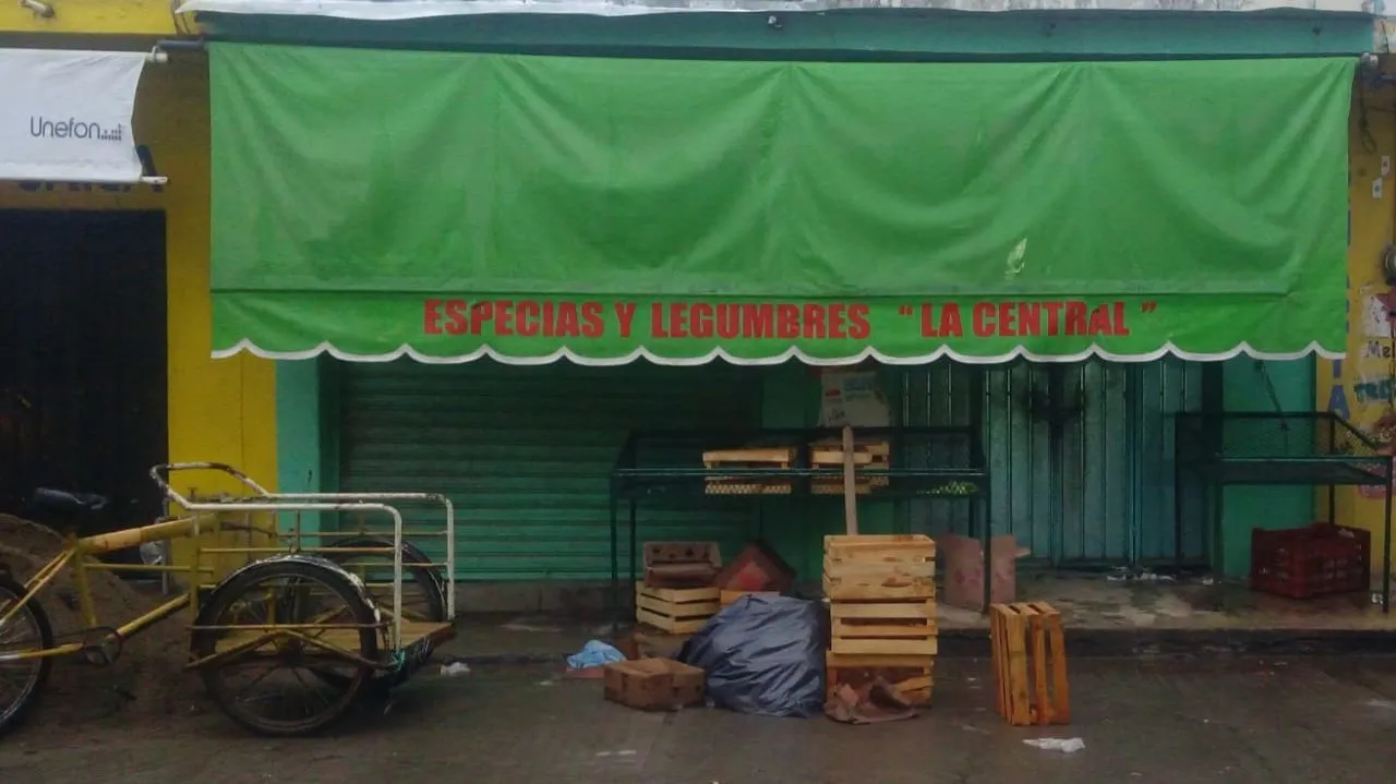 Delincuentes asaltan tienda de verduras La Central en Mazatán